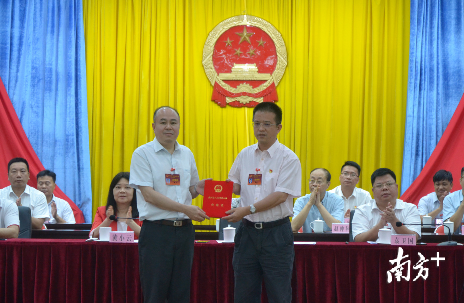 刚刚蔡旭东当选佛冈县人民政府县长