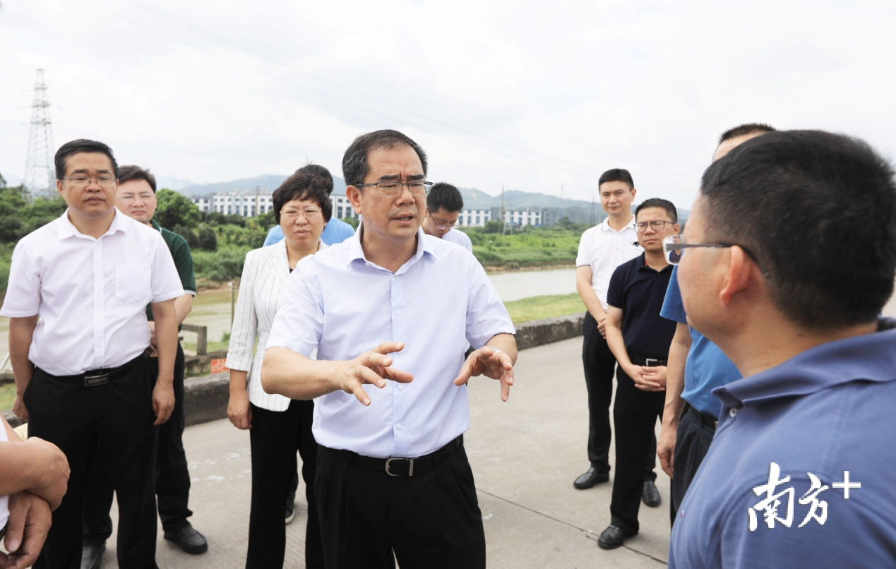 梁维东调研水污染防治工作时强调全面加快污水管网通水速度