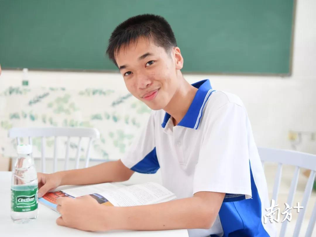 梁业升，高考理科672分，另参加清华领军考试加20分，被清华录取。