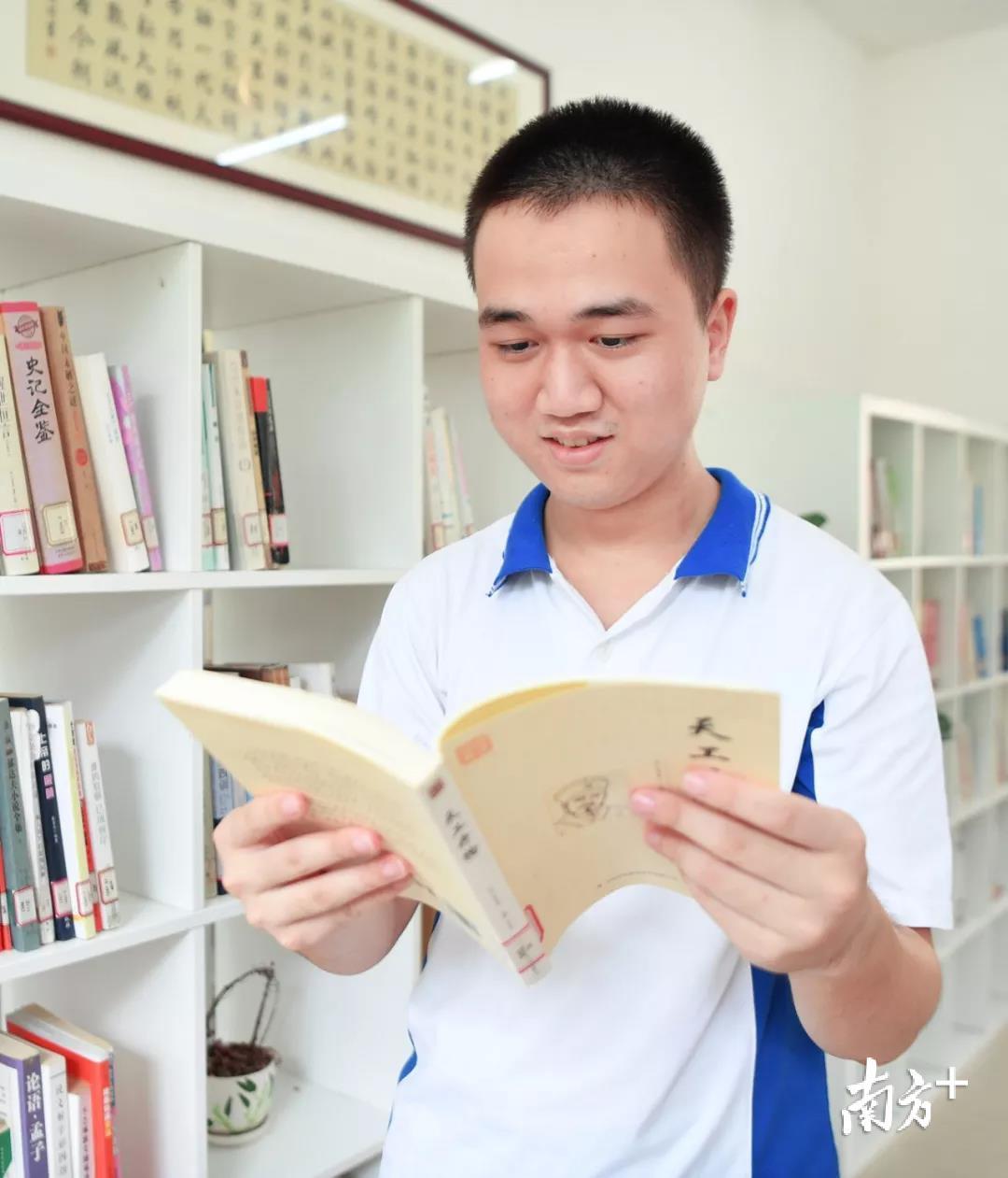 刘坤霖，高考理科683分，被清华录取，临床医学本硕博连读。