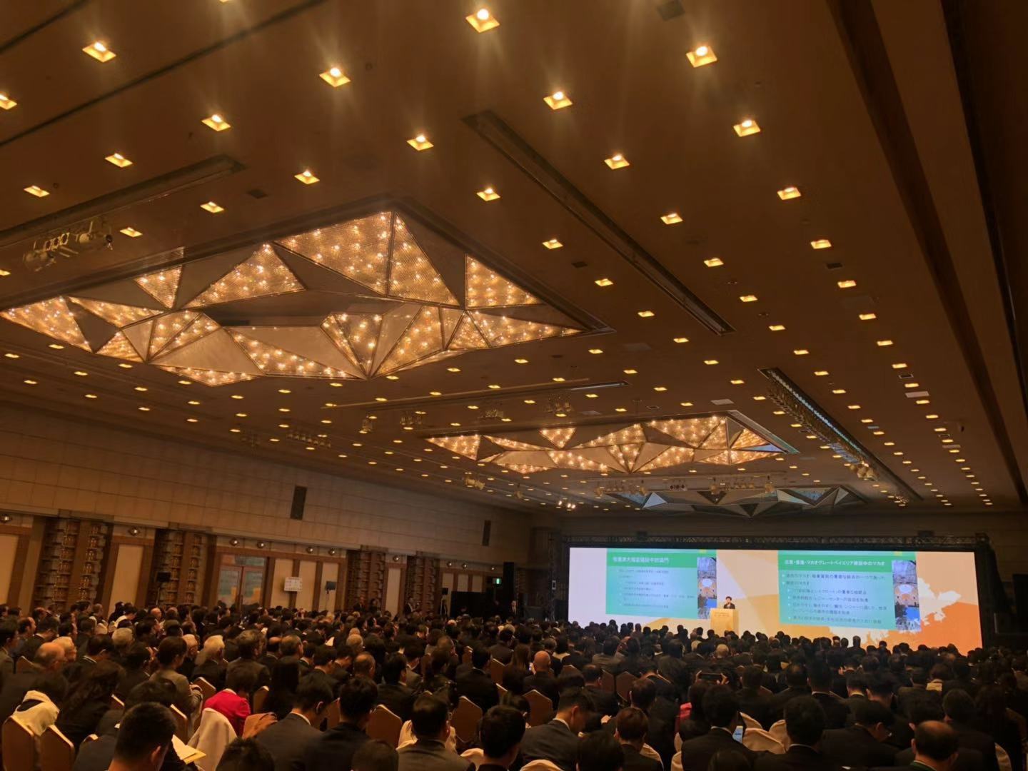 日中经济协会专务理事彬田定大参加了广东省政府、香港特别行政区政府和澳门特别行政区政府于4月9日在日本东京联合主办的“粤港澳大湾区推介会”，该会议吸引了千余家日本企业参加。