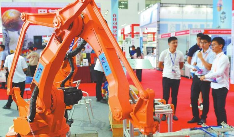 6月底，中山市成功举办第19届中山机床模具及塑胶机械展览会暨工业自动化及机器人装备展览会。(资料图片)