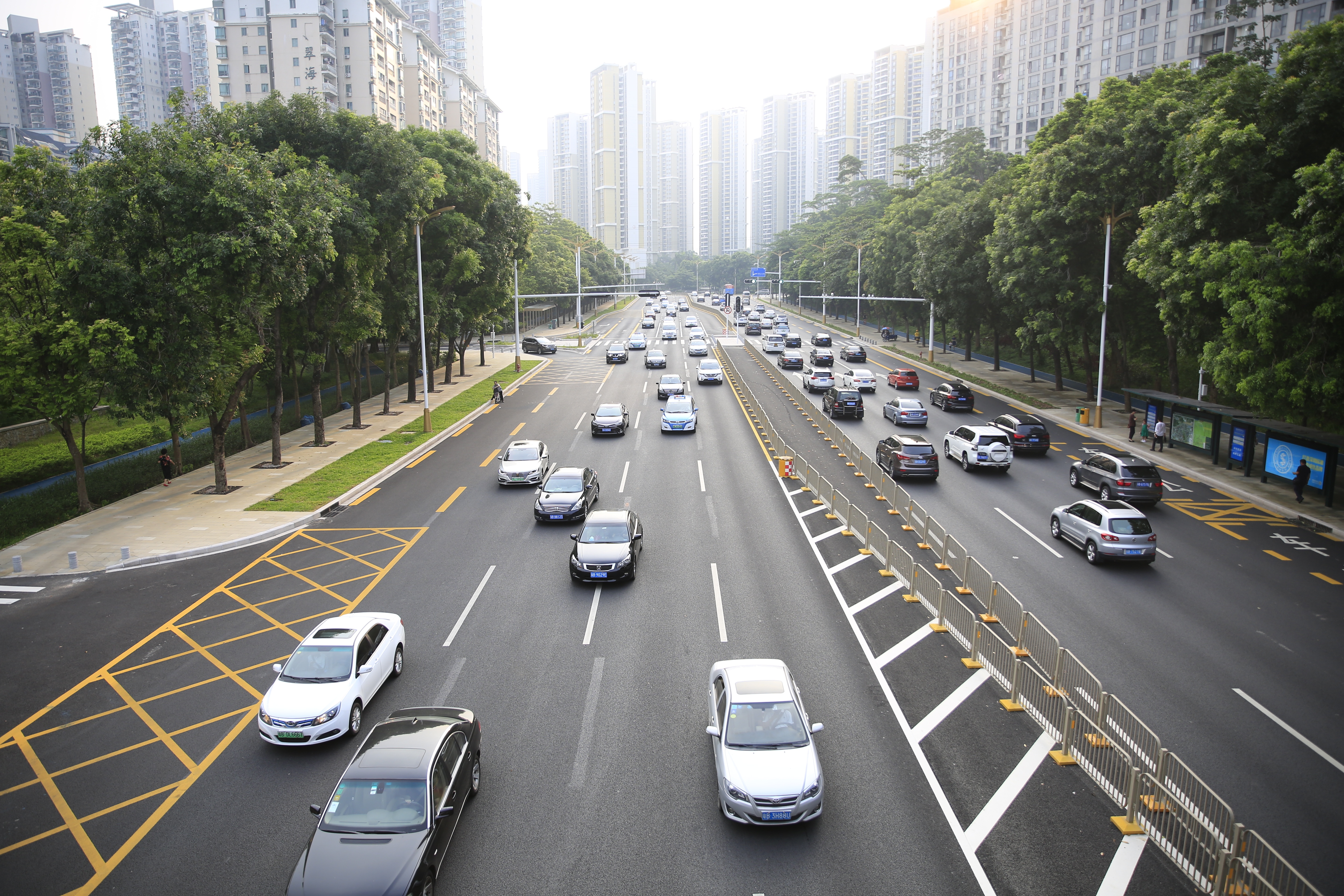 视频| 深圳首条智慧道路主体完工,用算法"定制"红绿灯时间