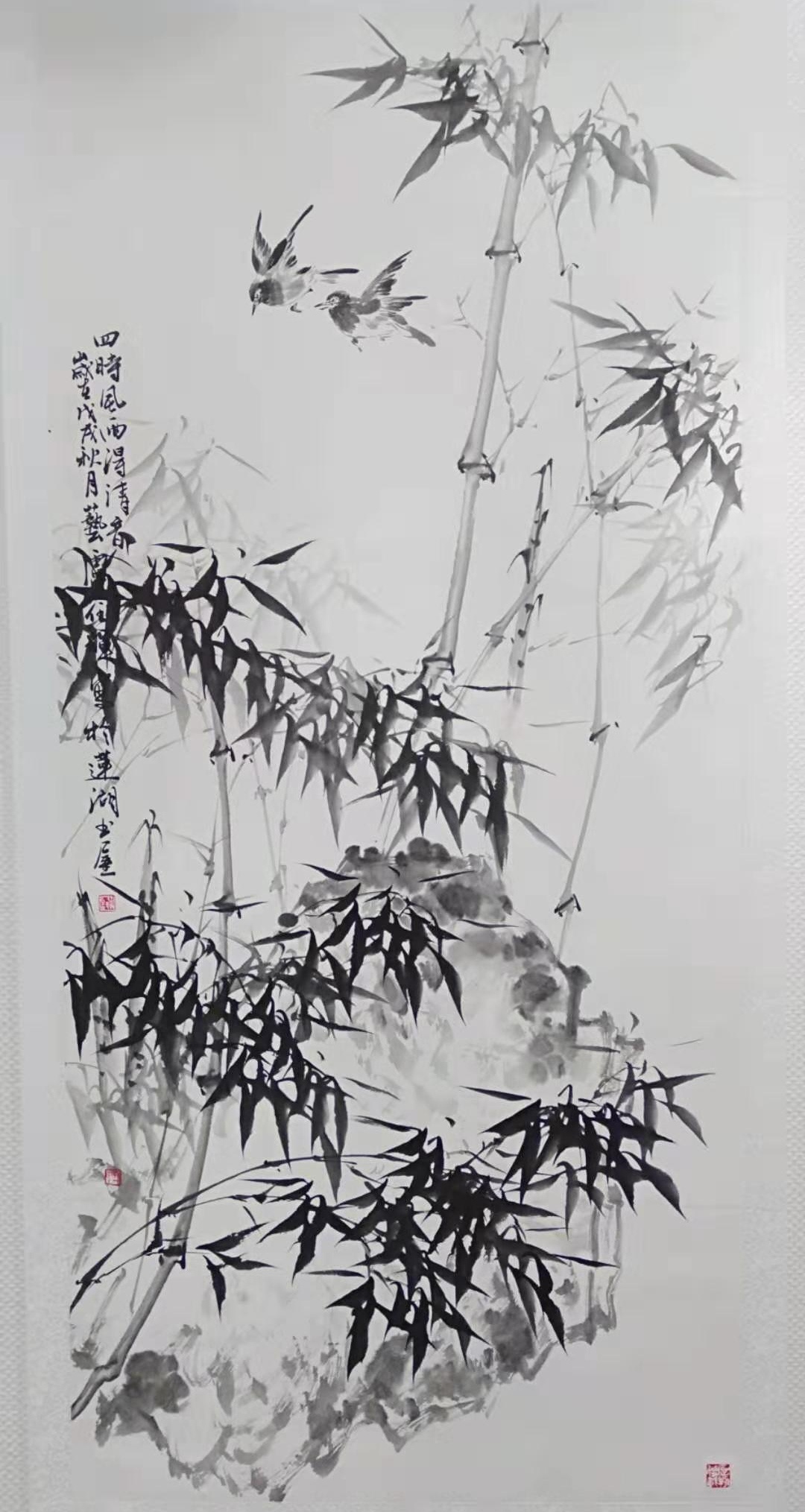 快意便从行云流水的笔锋中流泻而出;当谢玉清用墨色晕染开水中的荷花