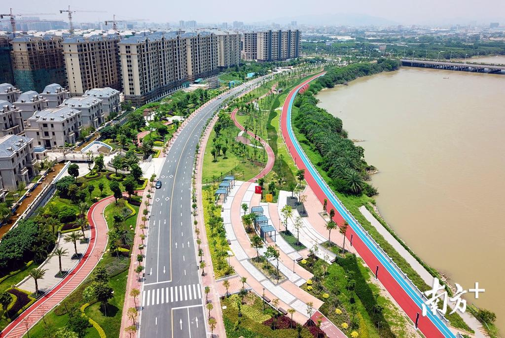 经过改造升级,新津河沿岸增加了不少"绿色元素".