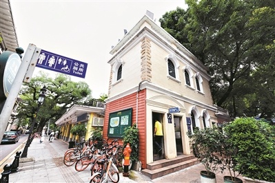 沙面南街公厕设计成“小洋楼”，与周边历史建筑融为一体。广州日报全媒体记者苏韵桦、李波摄