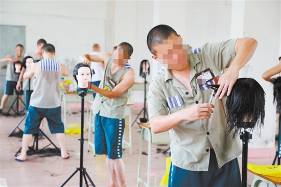 江门监狱服刑人员参加职业技能考试