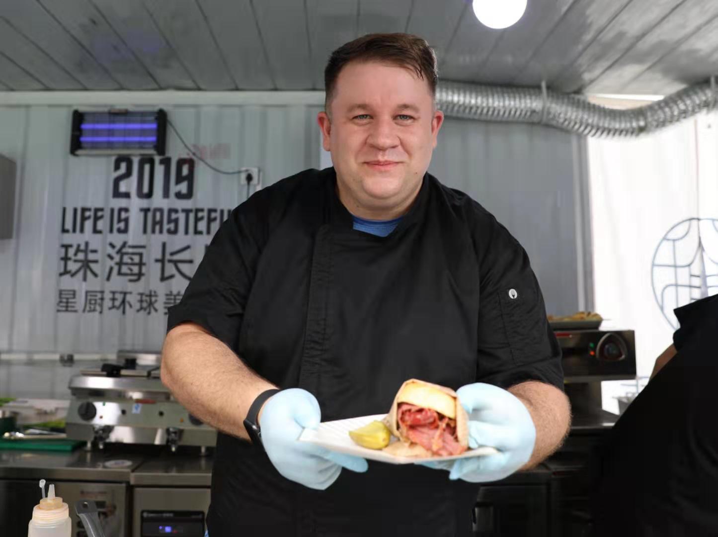 “美食霸主”Matthew Ona。 “美食霸主”Matthew Ona。