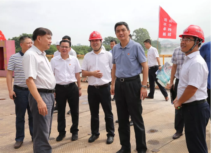 市委书记李红军调研韶州大道建设情况。 市委书记李红军调研韶州大道建设情况。