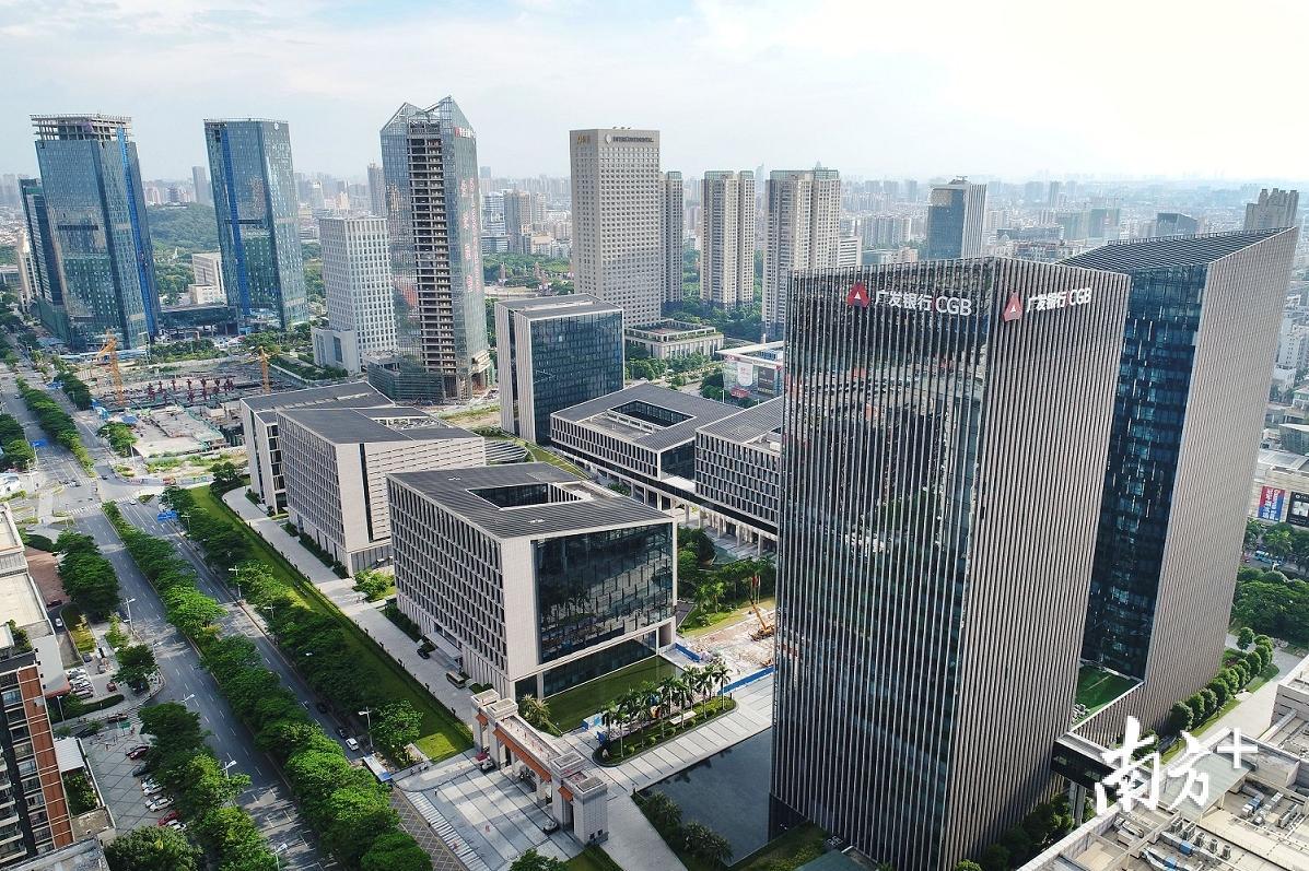 南海提出将建立一批不低于10家的科创板后备企业名单，企业成功在科创板挂牌上市将最高奖励1000万元。戴嘉信 摄