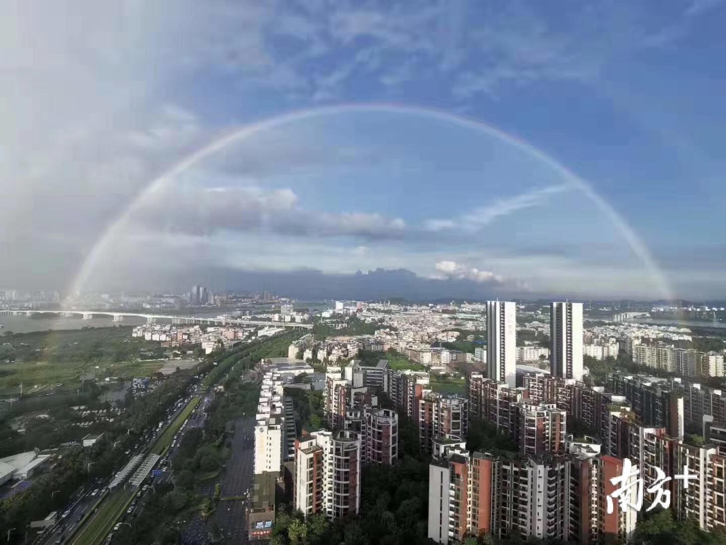 广东多地出现大彩虹