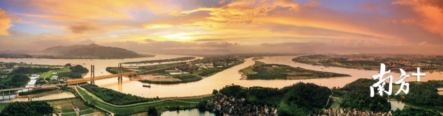 位于三水区西南街道江根村的思贤滘连通西江和北江,西江、北江、绥江在三水汇流,三水因而得名。 位于三水区西南街道江根村的思贤滘连通西江和北江,西江、北江、绥江在三水汇流,三水因而得名。