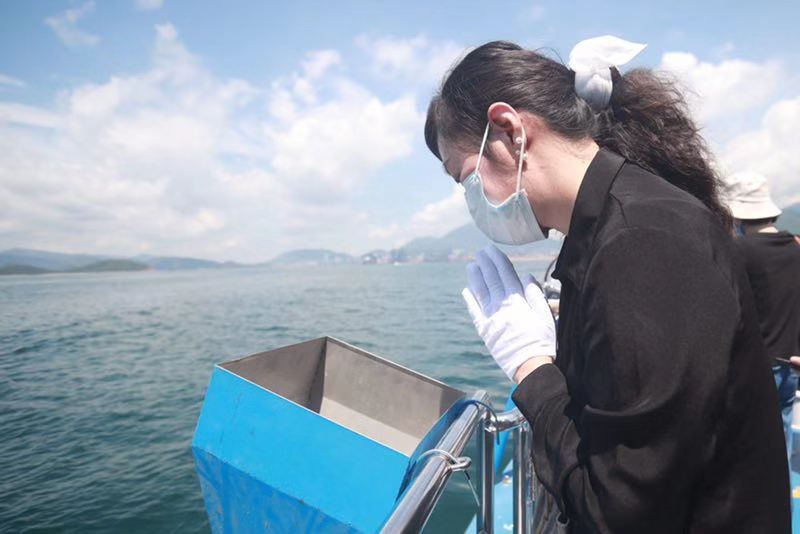 图集|深圳新增一场公益海葬活动,累积37065具骨灰撒进大海