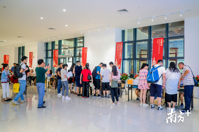 深圳这所高校180名本科新生今日报到，提前入学学俄语_南方plus_南方+