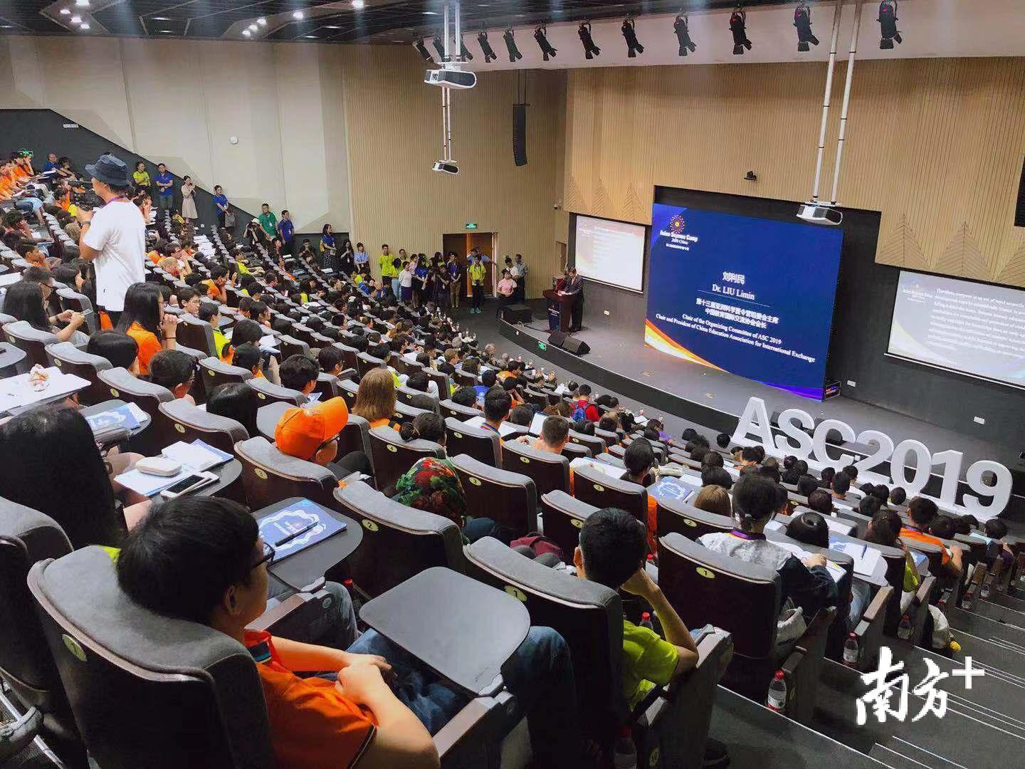 第13届亚洲科学夏令营在广东汕头举行。余丹 摄