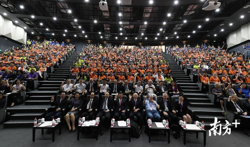 出席开幕式全体人员合影。曾建平 摄