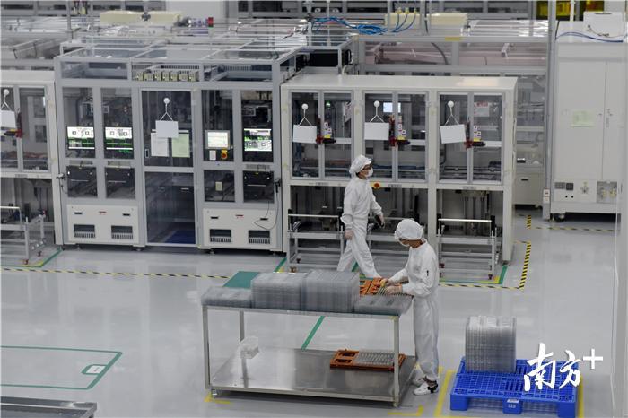 华星光电的生产车间。 华星光电的生产车间。