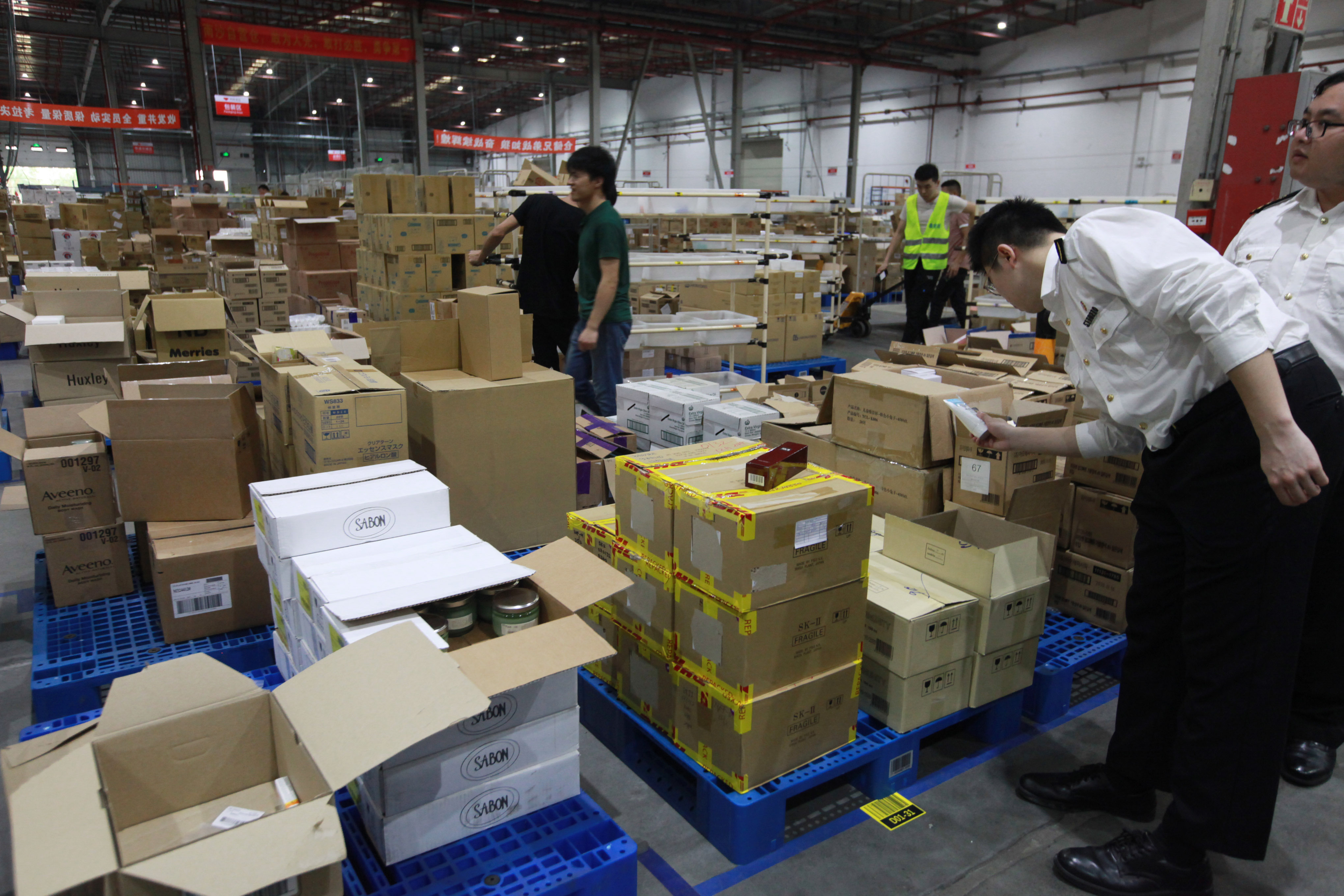 中国(广东)自由贸易试验区广州南沙新区片区跨境电商业务量大。 中国(广东)自由贸易试验区广州南沙新区片区跨境电商业务量大。