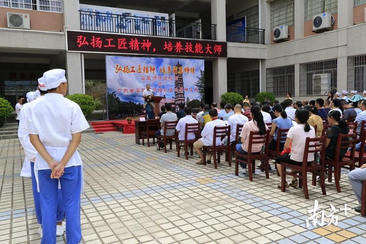 揭牌仪式现场。