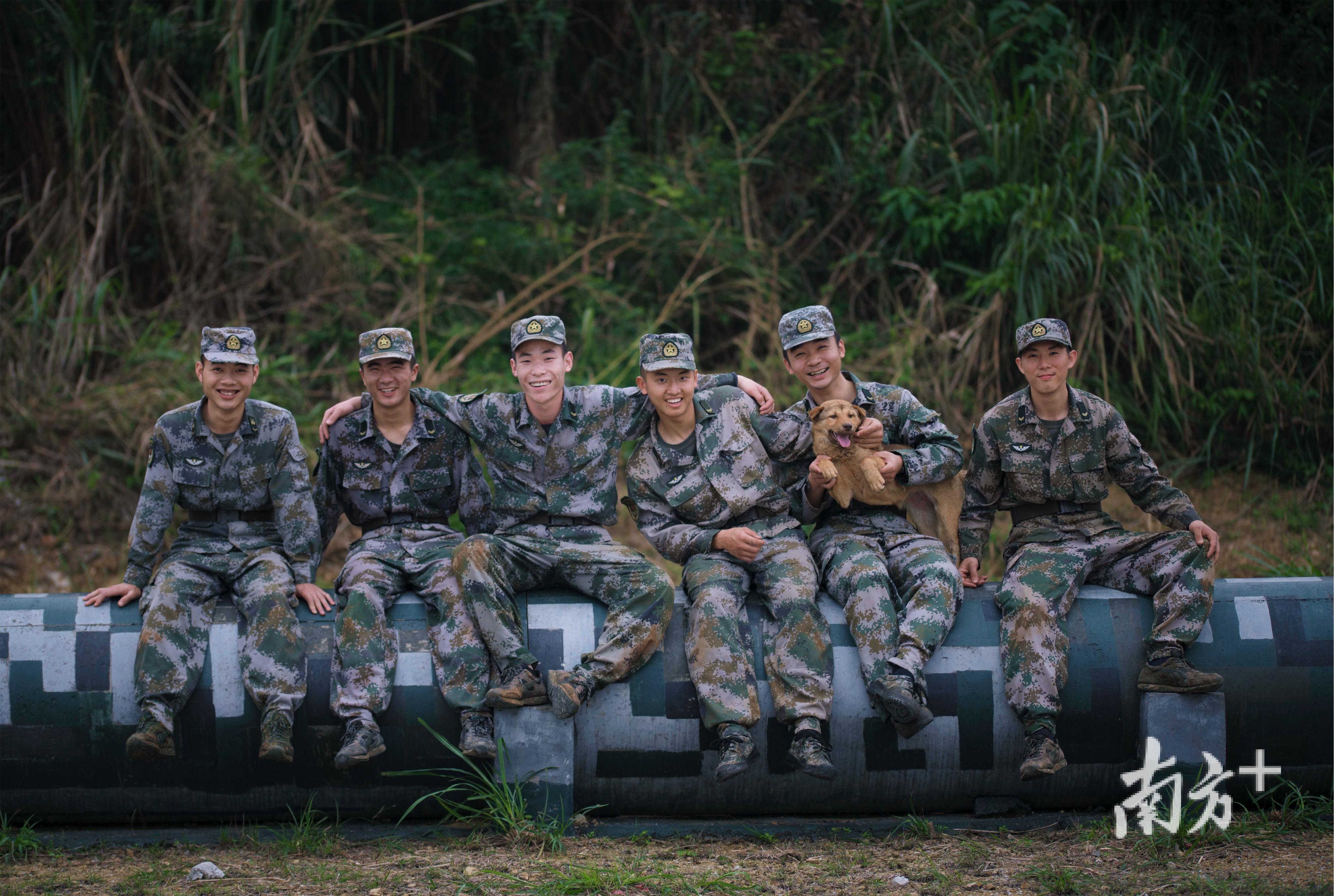 连队里许多战士都是20岁上下，最年轻的战士还是00后，他们用青春践行了卫国戍边的誓言。