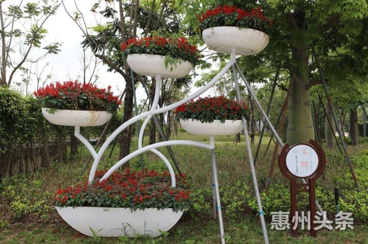 市区江北市民公园的立体园林景观。