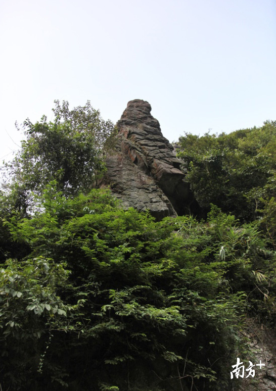 村民口口相传的“仙人石” 村民口口相传的“仙人石”