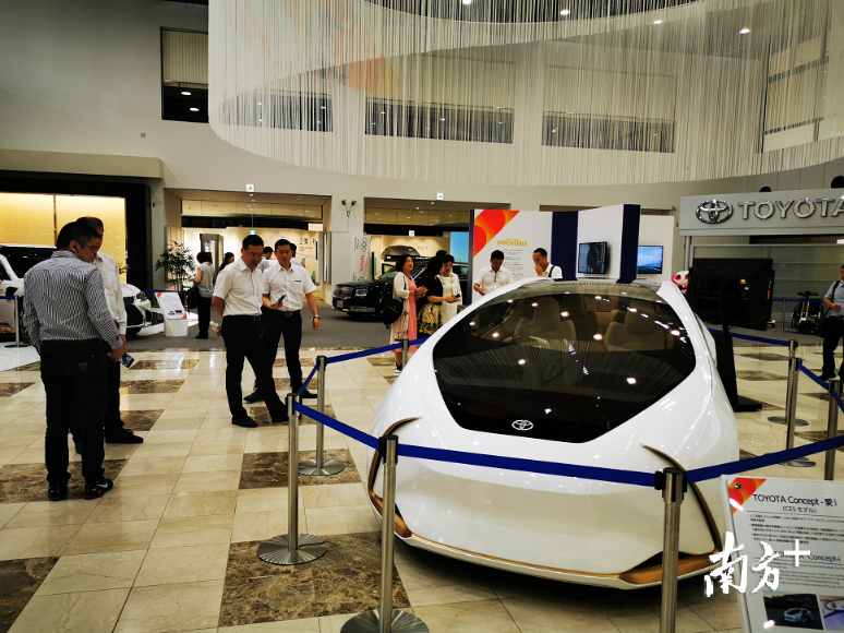 南海企业家在丰田汽车参观交流。