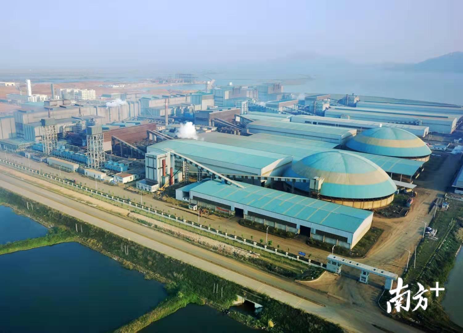 阳江打造千亿级合金材料产业集群，图为广青镍合金生产基地。梁文栋 摄 