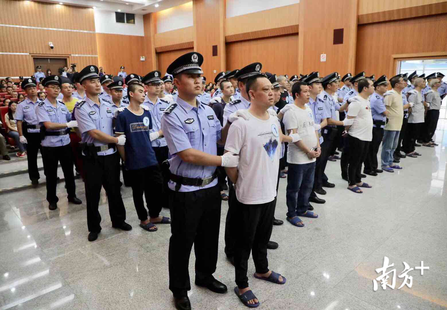 新会梅阁一热心乡亲实为黑势力个人罪名高达9项