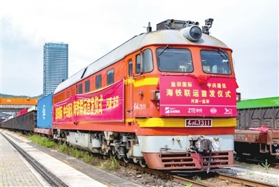  8月1日，“河源—盐田”海铁联运首发列车从盐田港开出。图/盐田国际