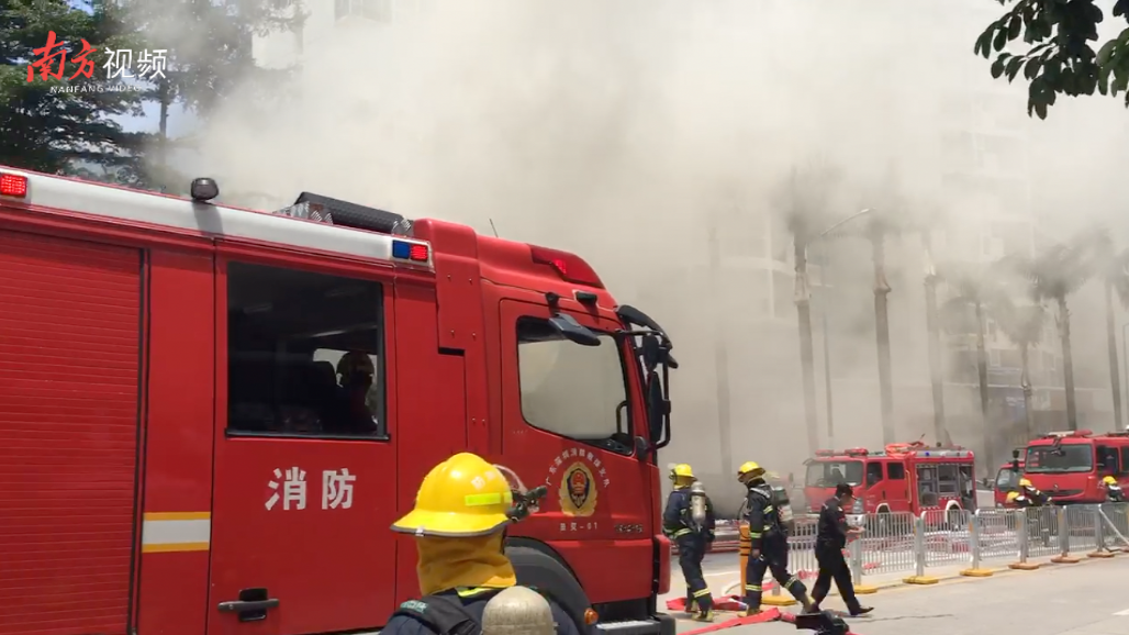 陈小姐打通的报警电话说已经出警,没过一会儿已有7台消防车抵达现场