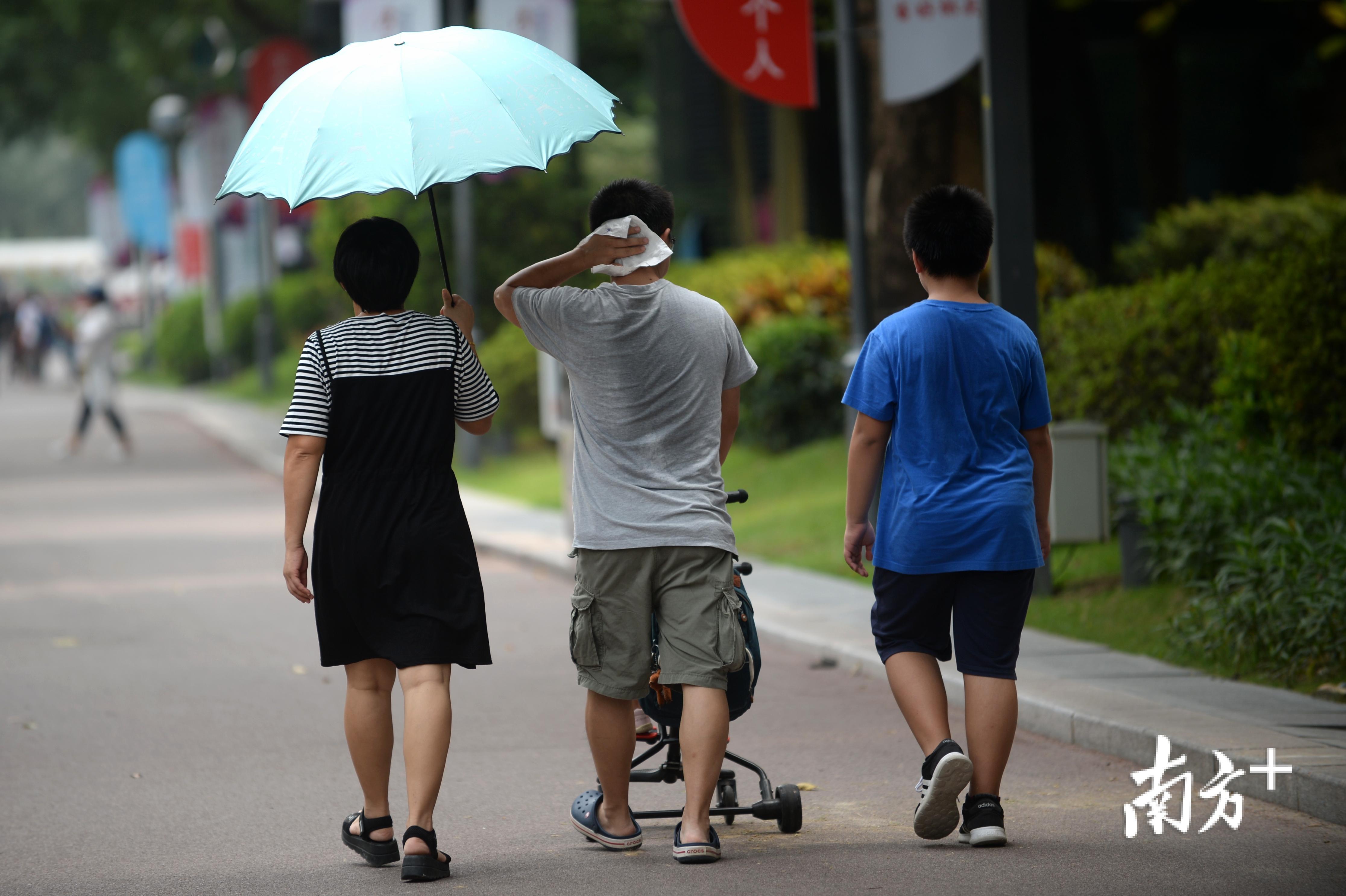 图集|烈日高温 挡不住周末"出门的诱惑"