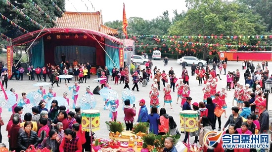 九龙峰谭公庙醮会场面热闹。 惠州日报记者侯县军 通讯员胡贵程 摄 （资料图片）