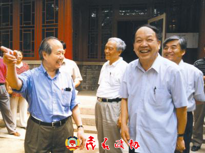 李政道与甘子钊(前右) 李政道与甘子钊(前右)