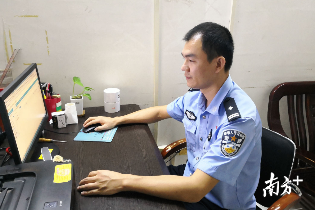 涂泽攀在派出所办理案件