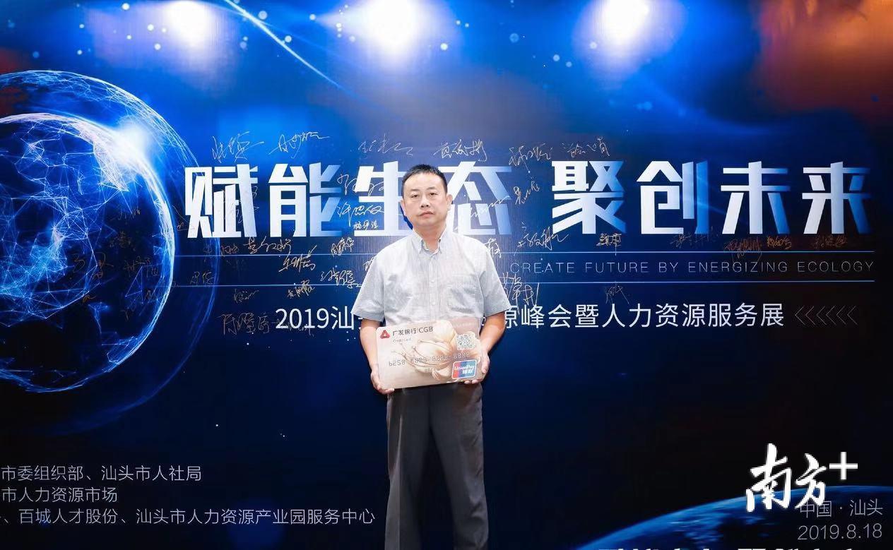 被评定为高层次A类人才可持有金凤卡金卡。 被评定为高层次A类人才可持有金凤卡金卡。