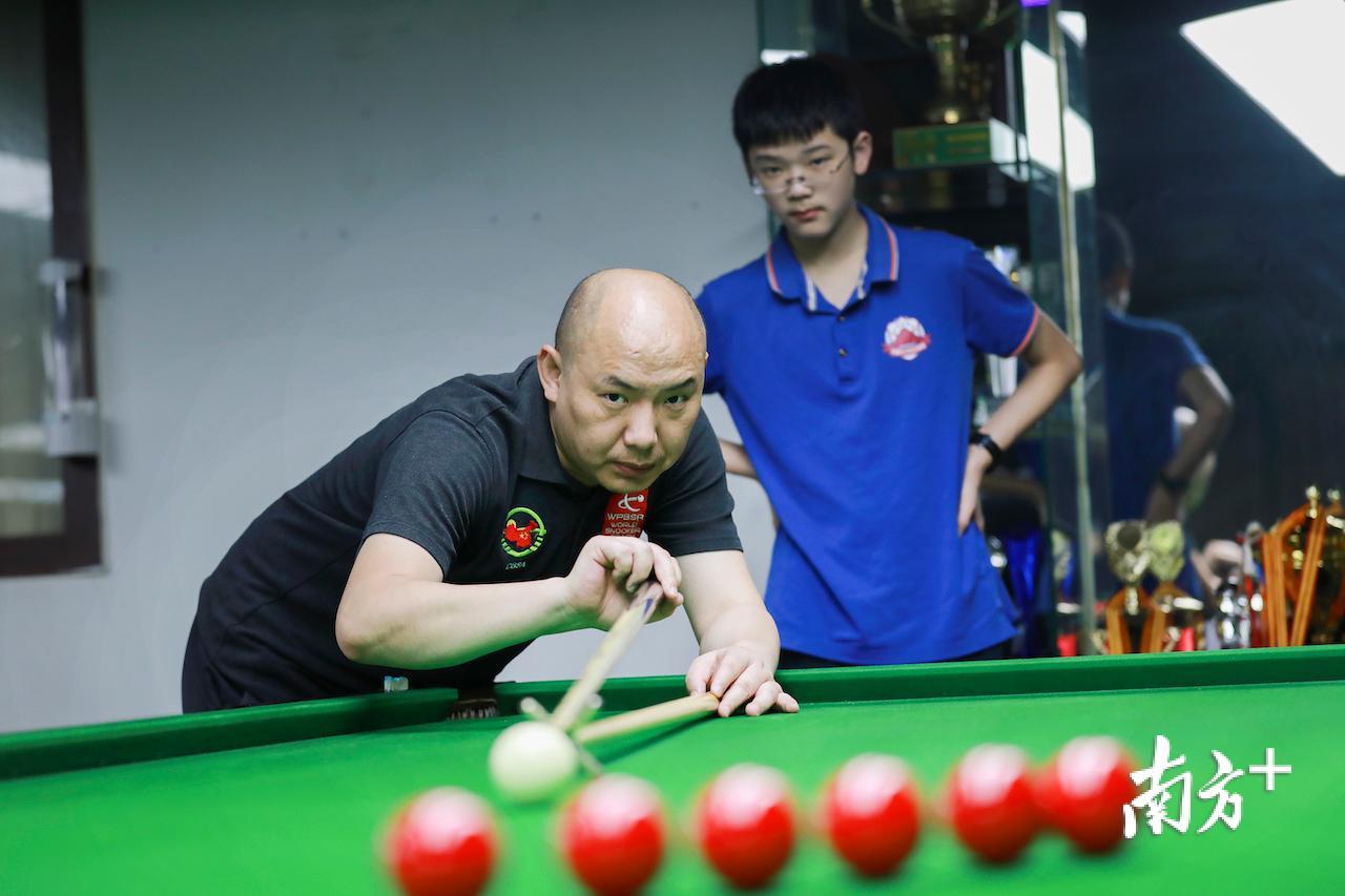 世界冠军来自东莞市井台球馆