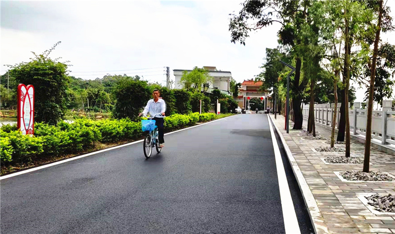 潮连塘边社区卢湾村的人行绿道方便了村民出行。戴惠甜 摄