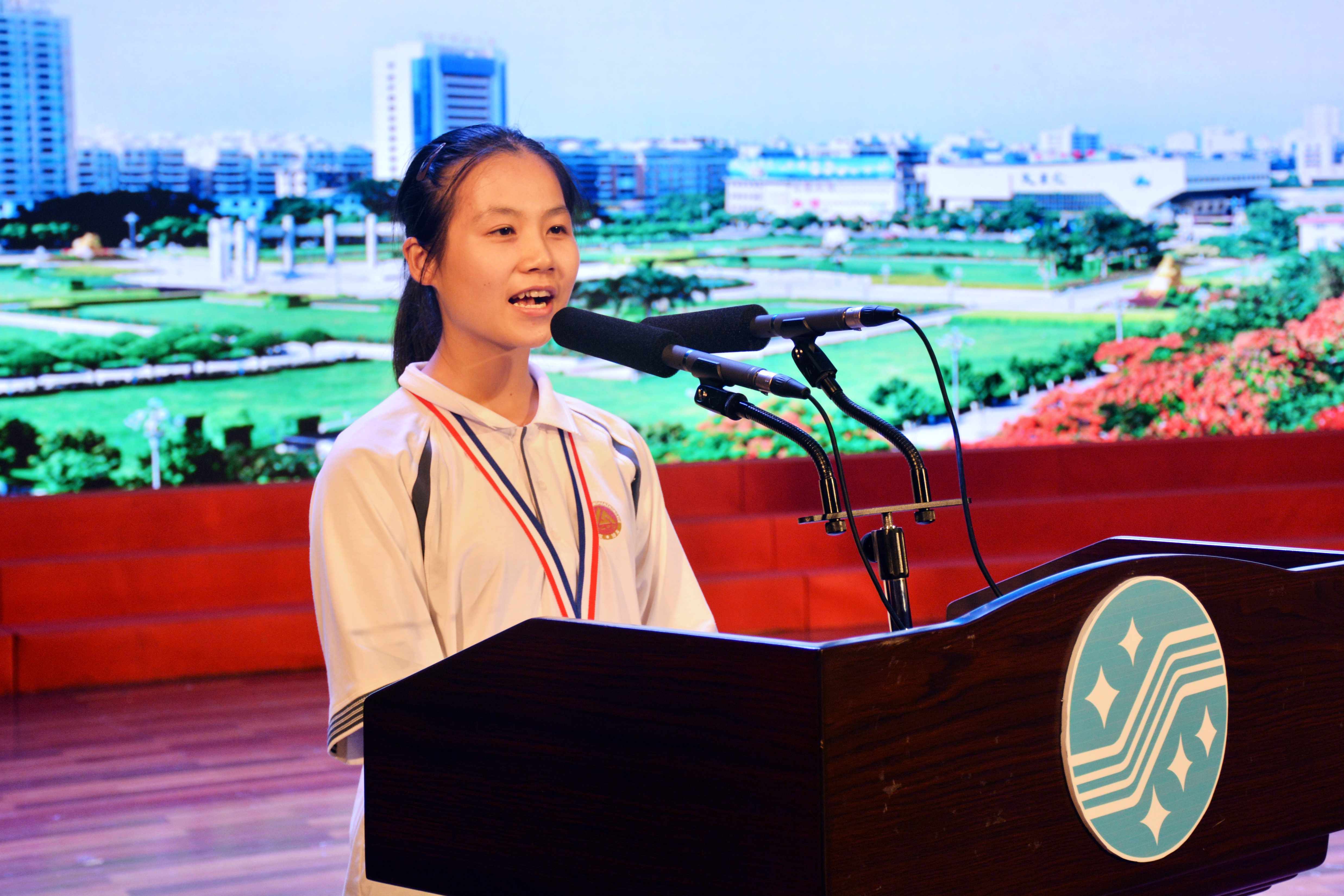 潮汕星河奖的“星星”代表严小羽。