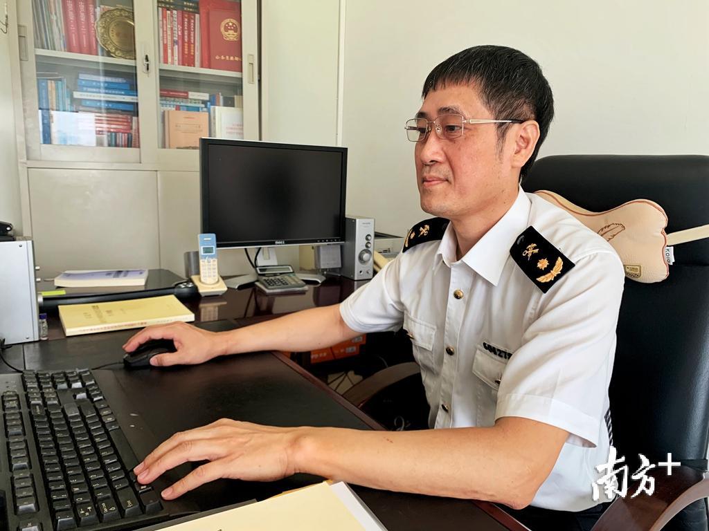 汕头海关系统技术专家黄翔子33年致力打造智慧海关这份事业我爱得深沉