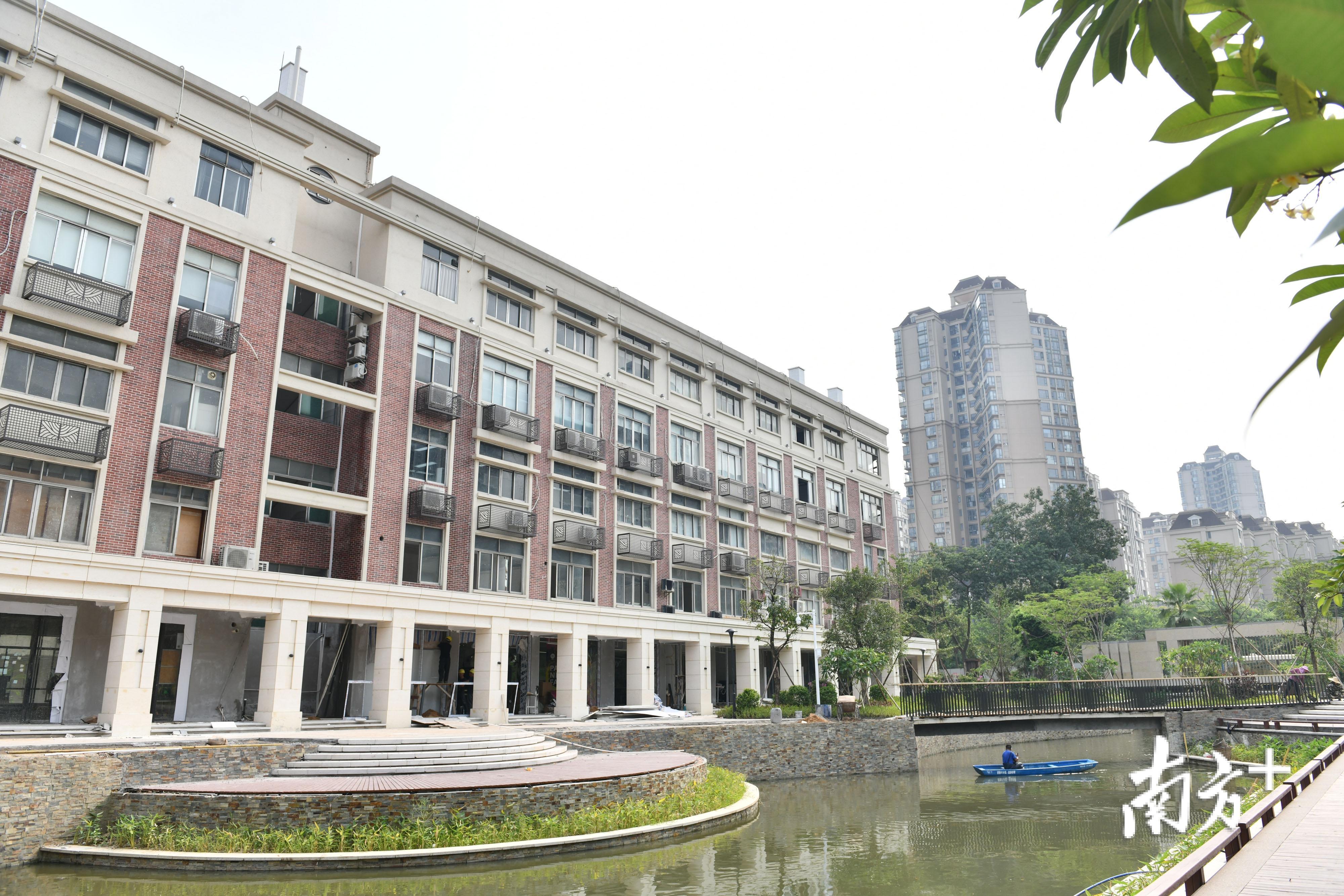 千灯湖创投小镇磁聚知名创投机构到来,搭建起佛山乃至珠西各类孵化中心、初创企业与全国资本无缝对接的纽带。戴嘉信 摄 千灯湖创投小镇磁聚知名创投机构到来,搭建起佛山乃至珠西各类孵化中心、初创企业与全国资本无缝对接的纽带。戴嘉信 摄