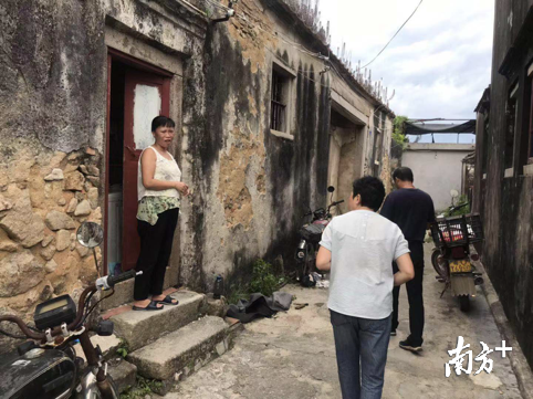 动员群众暂时搬离。 动员群众暂时搬离。