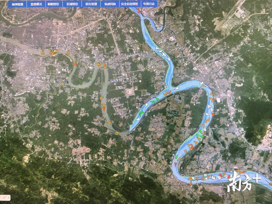 揭阳海事局利用智慧海事平台实时管控在港避风船舶,白色为渔船,黄色为普通货船,红色为危险品船,绿色为执法船。 揭阳海事局利用智慧海事平台实时管控在港避风船舶,白色为渔船,黄色为普通货船,红色为危险品船,绿色为执法船。