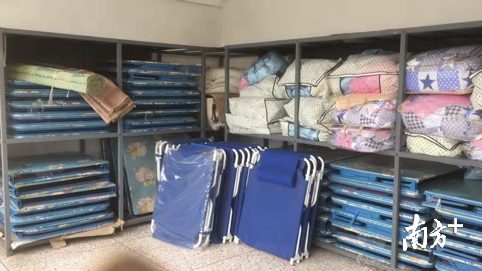 濠江各街道、社区也做好有关物资的储备。 濠江各街道、社区也做好有关物资的储备。