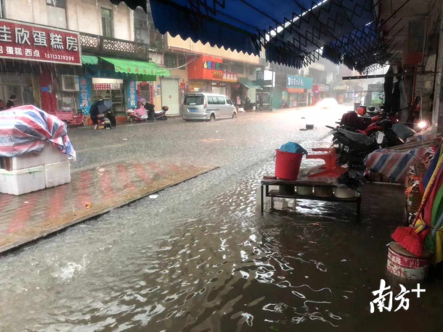 南方+网友拍图。