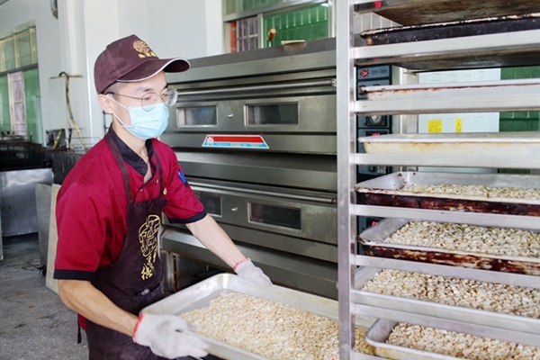 用料考究、精选原材料。