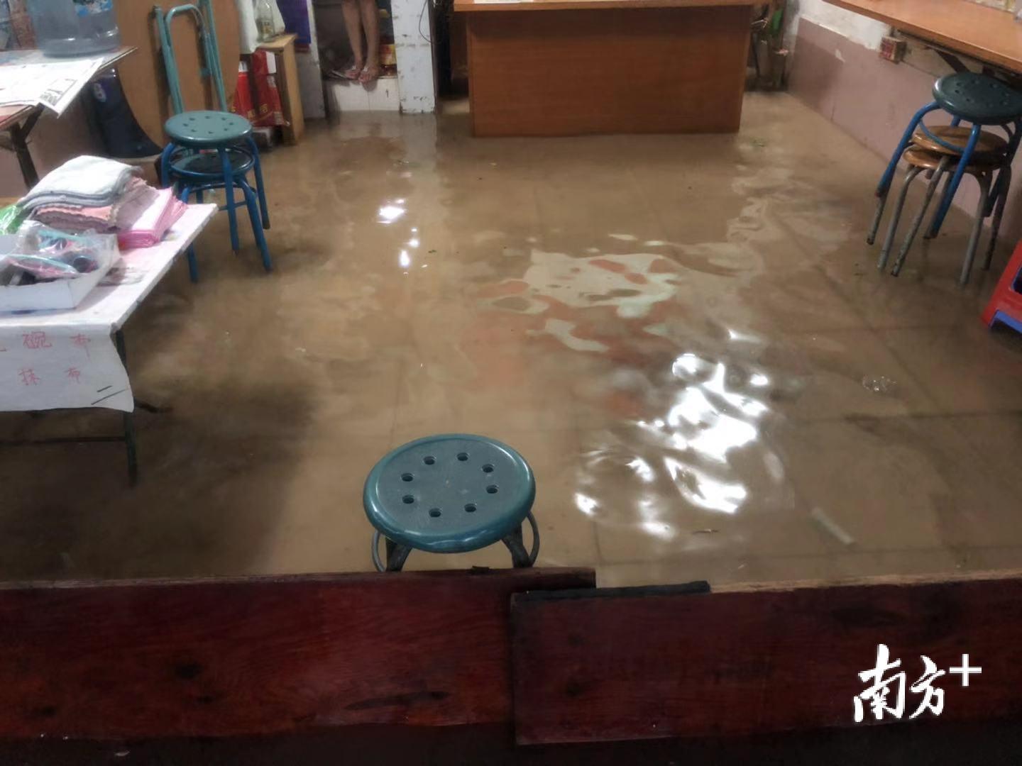 南方+网友拍图。