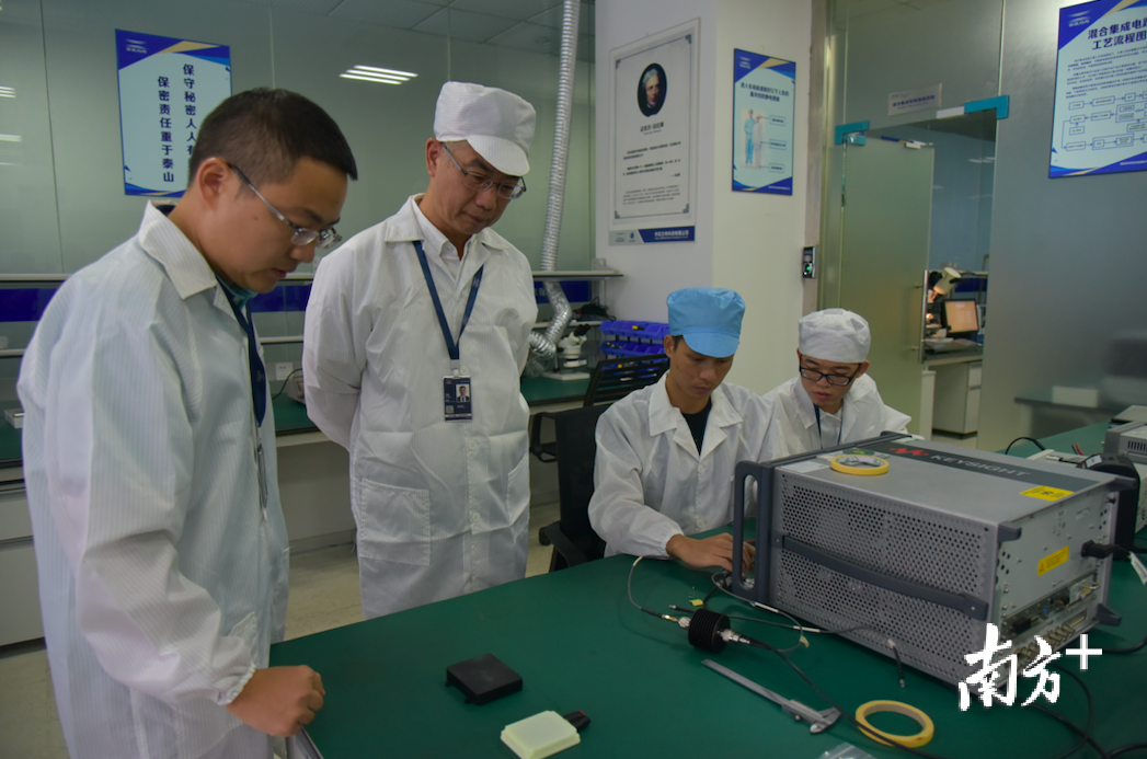 华讯方舟研究人员正在工作，企业供图
