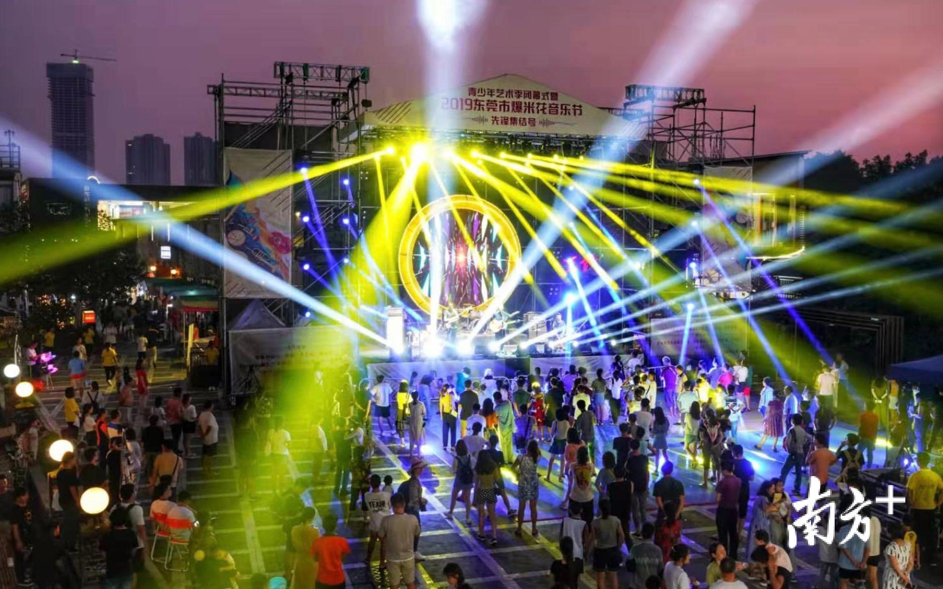 2019东莞市爆米花音乐节乐队演出。 张黔川 摄