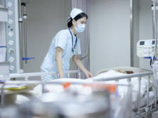 台风天跪地抢救心梗老人，“最美急诊护士”就在你我身边